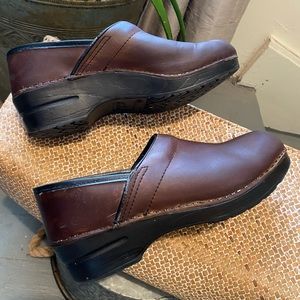 Dansko brown clogs size 39 (8.5)
